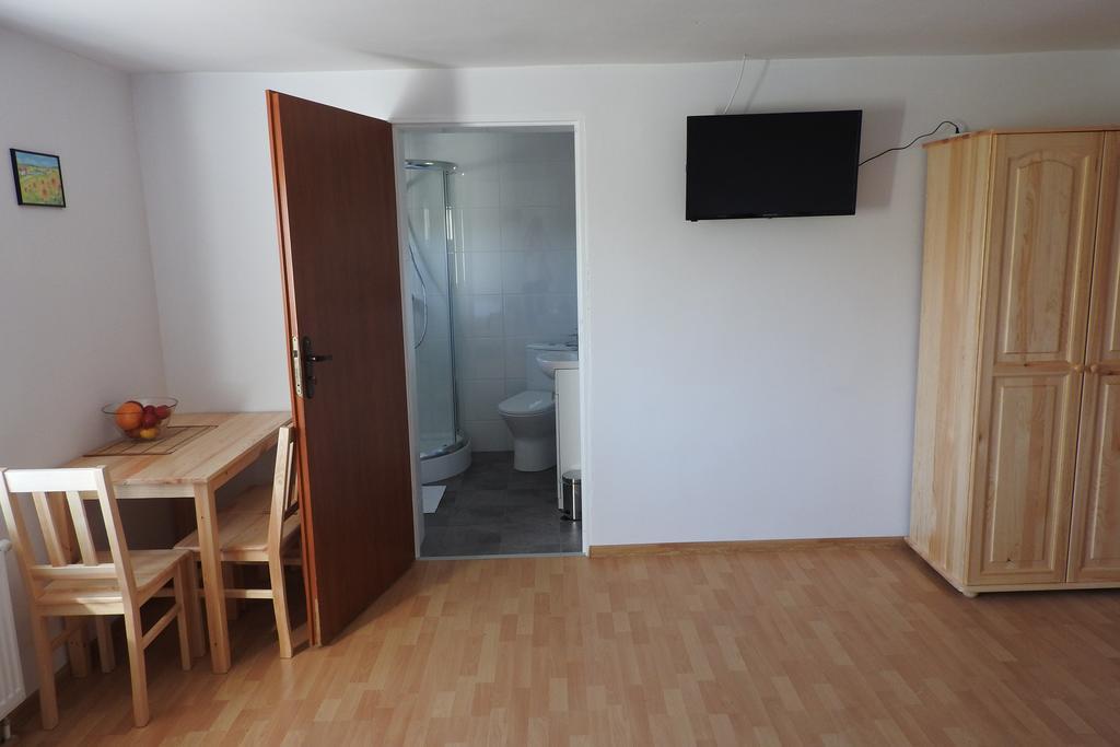 Pokoje Goscinne Pod Brzozka Poledno Exterior foto